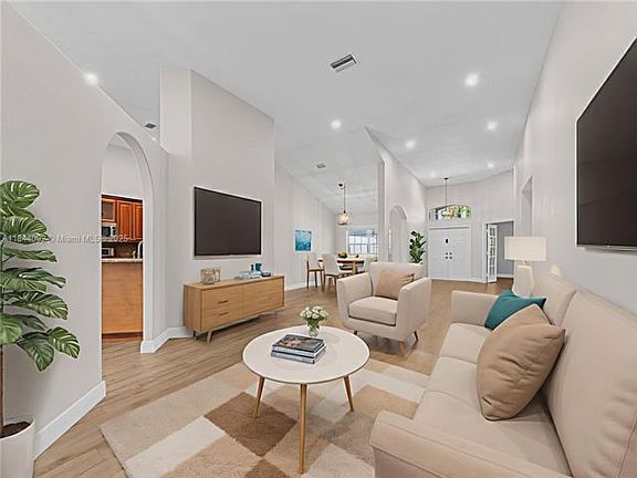 3rd image of 2587 Jardin Way