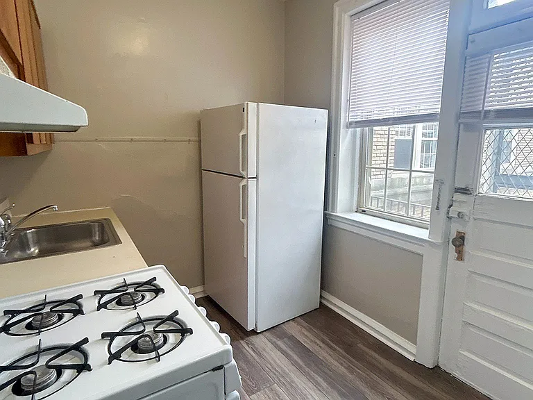 Campus Apartments — Photo 15