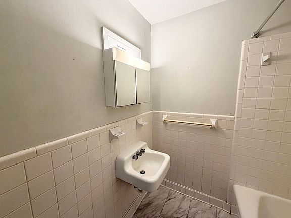 5th image of 642 E Broad St APT A-4