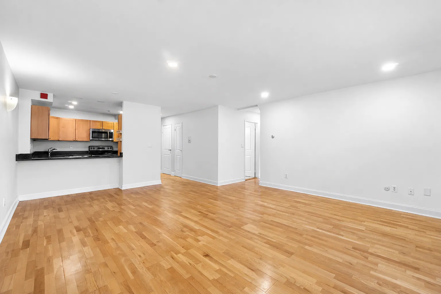 2 bed, 910 sqft, $2,800 — Photo 2