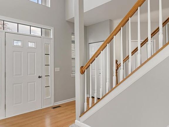 3rd image of 533 Jackson Blvd