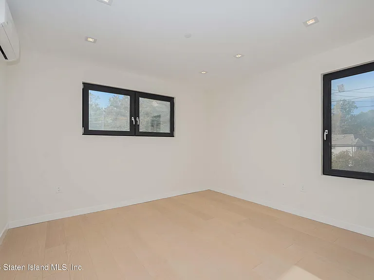19-23 Foster Rd — Photo 9