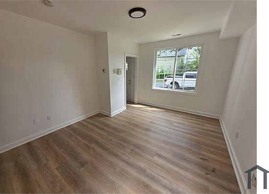 4th image of 4262 Clay St NE