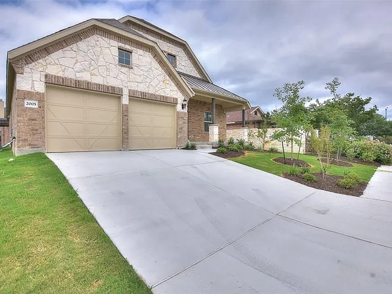 2005 Southcreek Dr — Photo 3