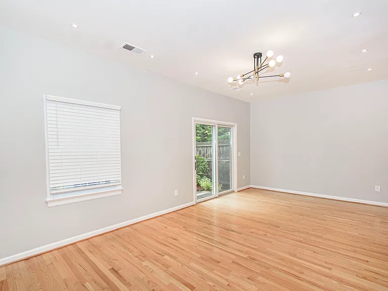 118 Camelot Ct — Photo 4