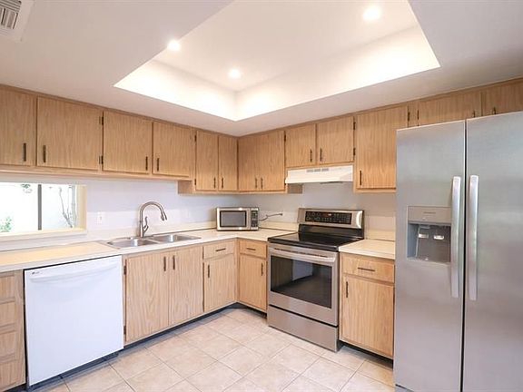 5th image of 701 Stonewood Ct APT 15C