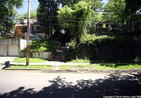 3rd image of 28 Midland Ave