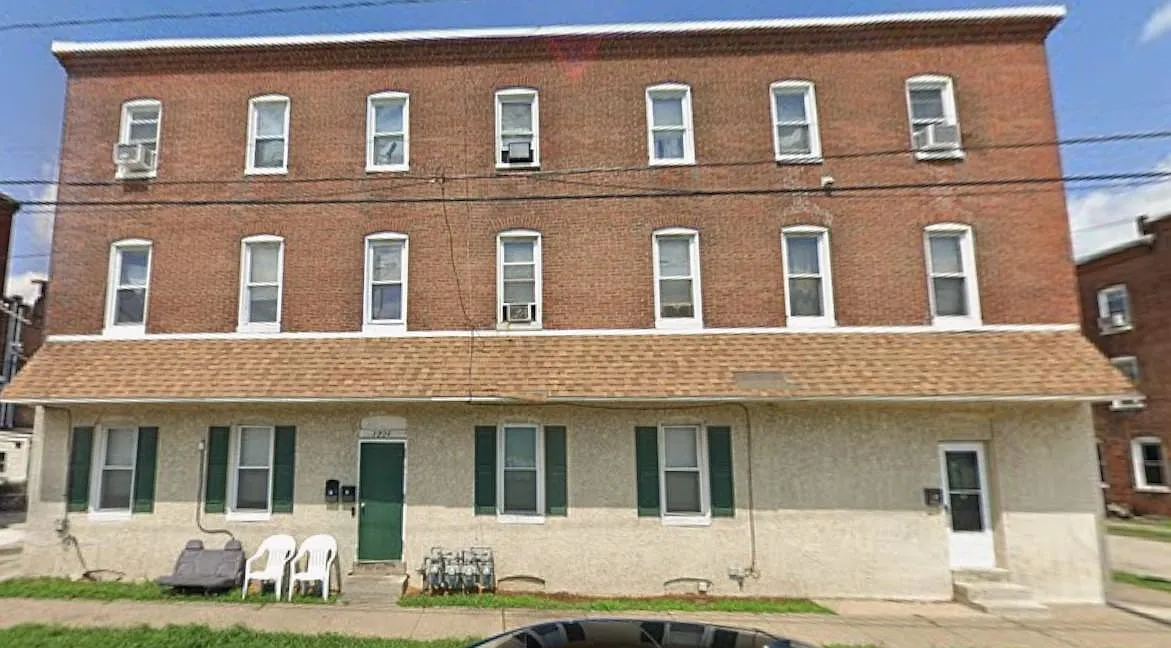 1224 E 2nd St - B - Second Floor — Photo 1