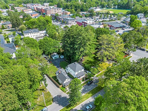 4th image of 21 Pine Blvd