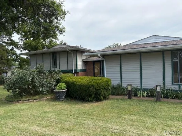 678 Henry Ave, Ballwin, MO 63011