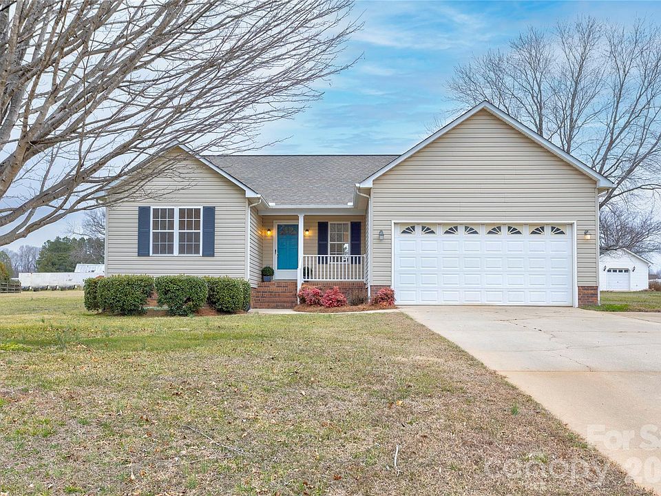 1st image of 132 Chelton Ct