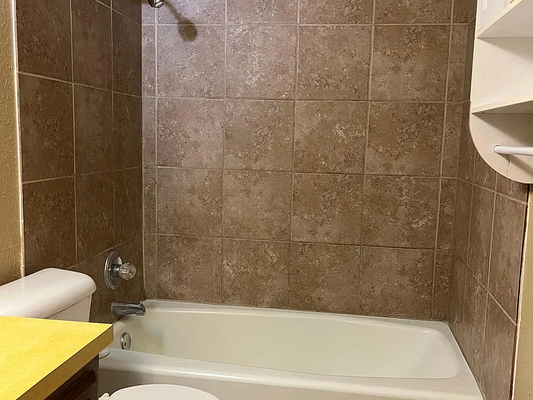 702 N Elm St — Photo 5