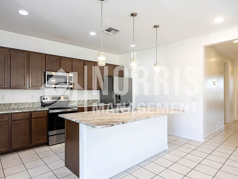 336 E Hawaii Dr — Photo 5