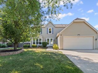 1083 Country Glen Ln, Carol Stream, IL 60188