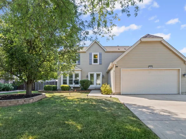 1083 Country Glen Ln, Carol Stream, IL 60188