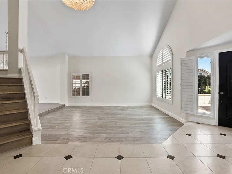 14 Fair Elms — Photo 10