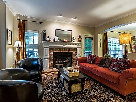 5th image of 2449 E Victoria Ln