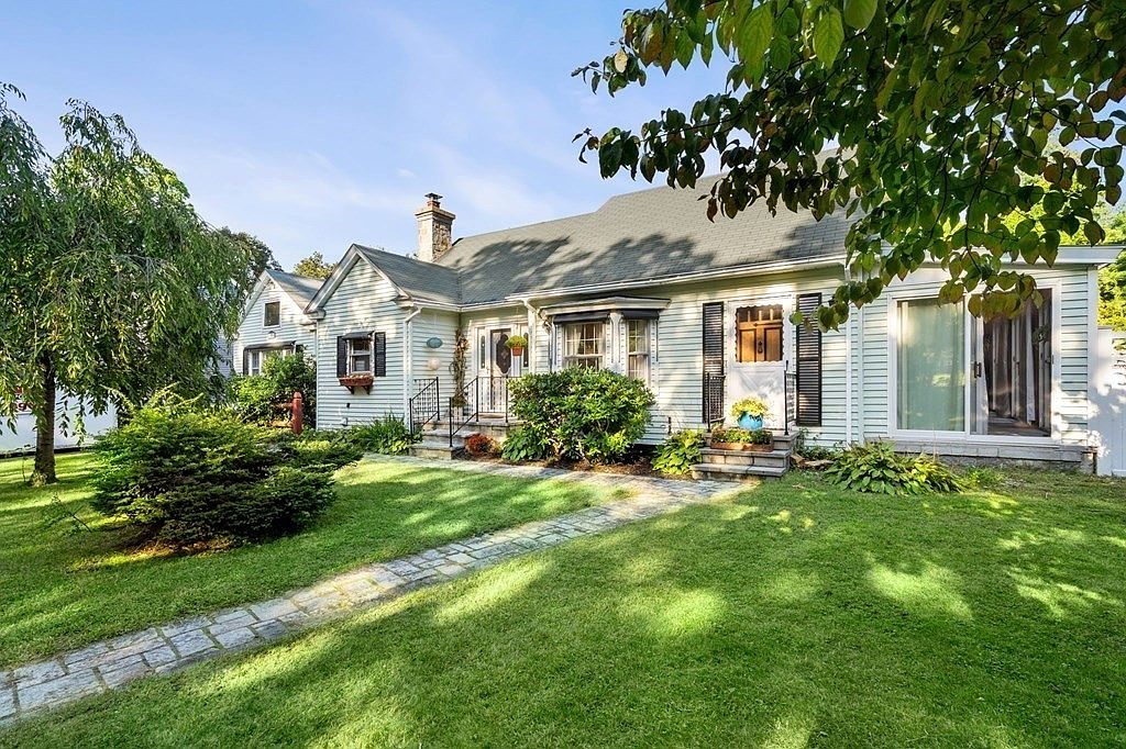 30 Strawberry Hill Rd, North Chelmsford, MA 01863 | Zillow