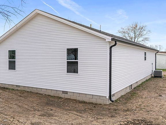 4th image of 982 N 3rd St