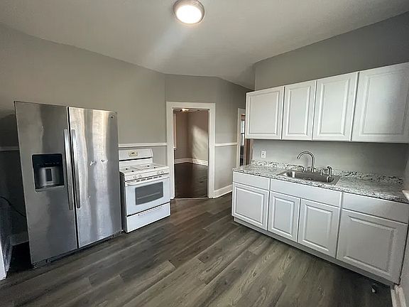 3rd image of 580 Lyons Ave #5C