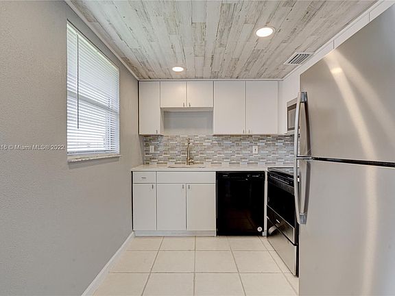 2nd image of 520 Saxony Dr #K