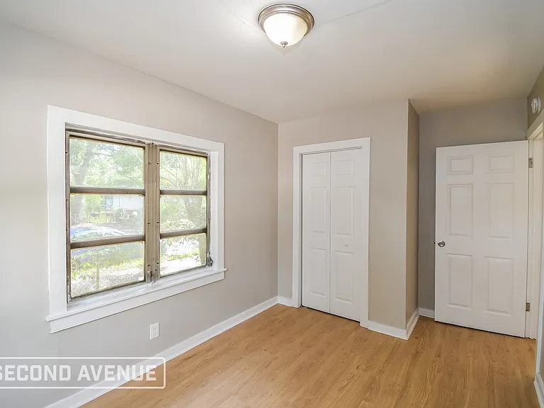 1934 W 6th St — Photo 9