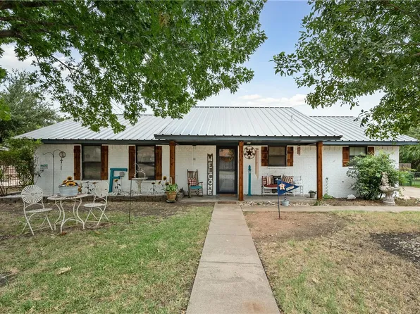 824 Genoa, Italy, TX 76651