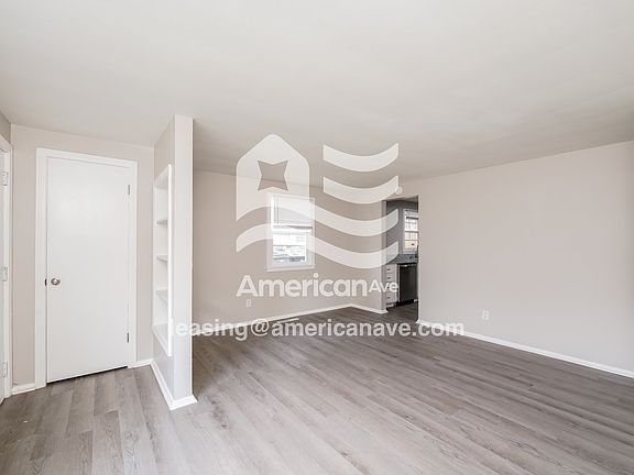 1975663_002_living_room_12852374.jpg