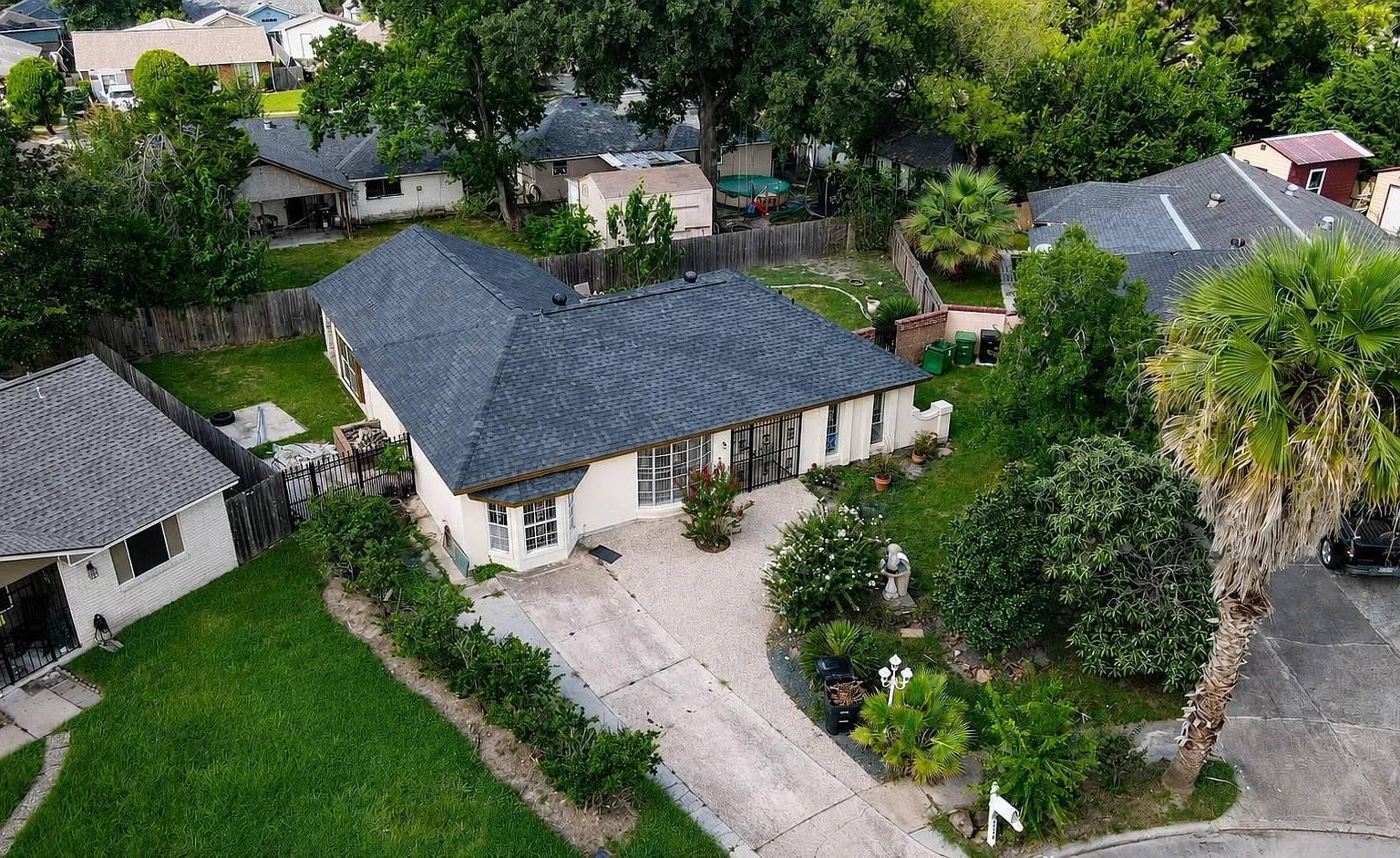 3 bed, 2.0 bath, 1724 sqft, $1,800 — Photo 1