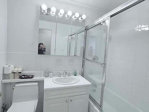 4th image of 117 W 58th St #Penthouse B
