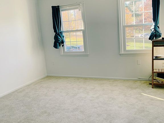 5th image of 206 Pender Pl