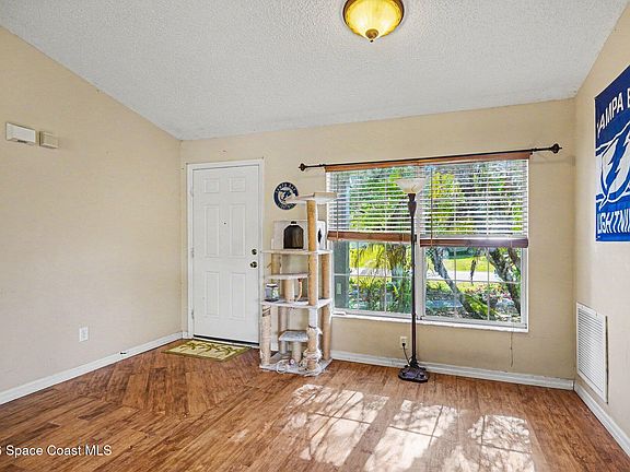 3rd image of 2699 Haberland Ave SE