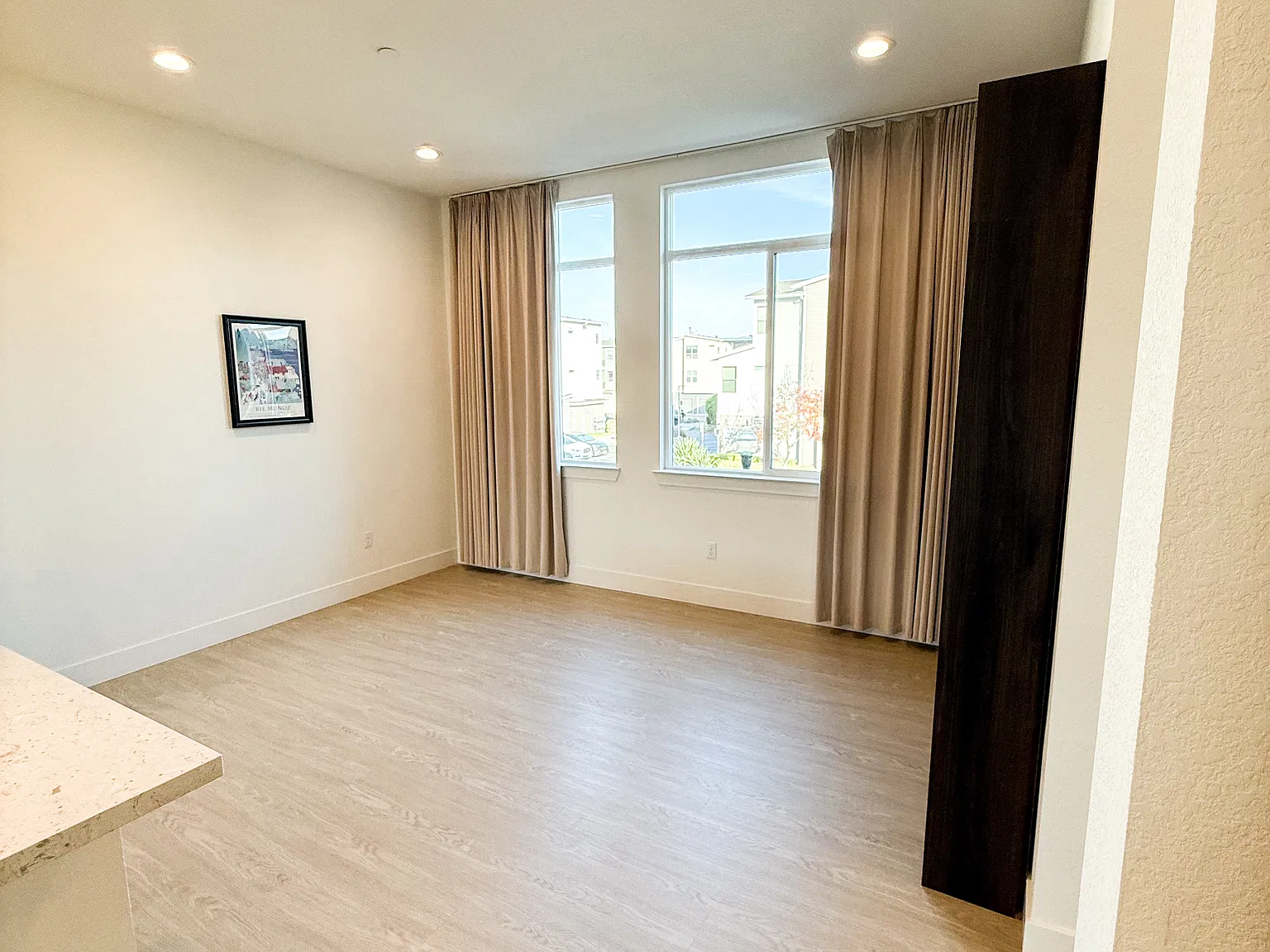 3 bed, 2.5 bath, 1658 sqft, $6,400 — Photo 3