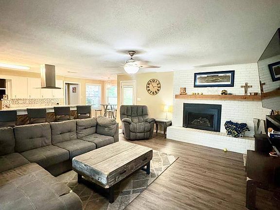3rd image of 106 Skylark Dr
