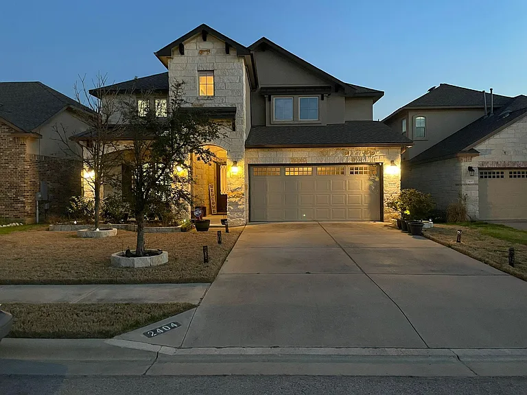2404 Muzzie Ln — Photo 2