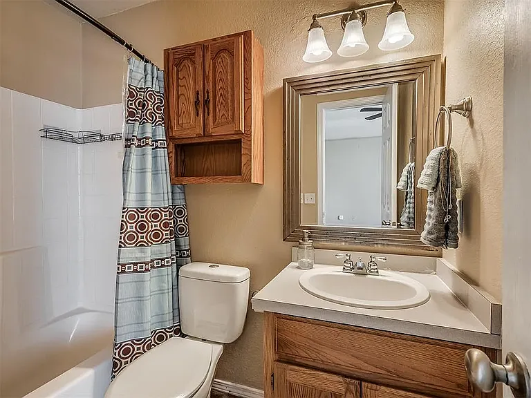 708 Peppertree Ct — Photo 11
