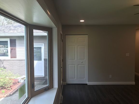 3rd image of 265 Northmoreland Ave