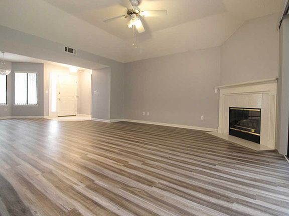 3rd image of 102 Poplar Pl