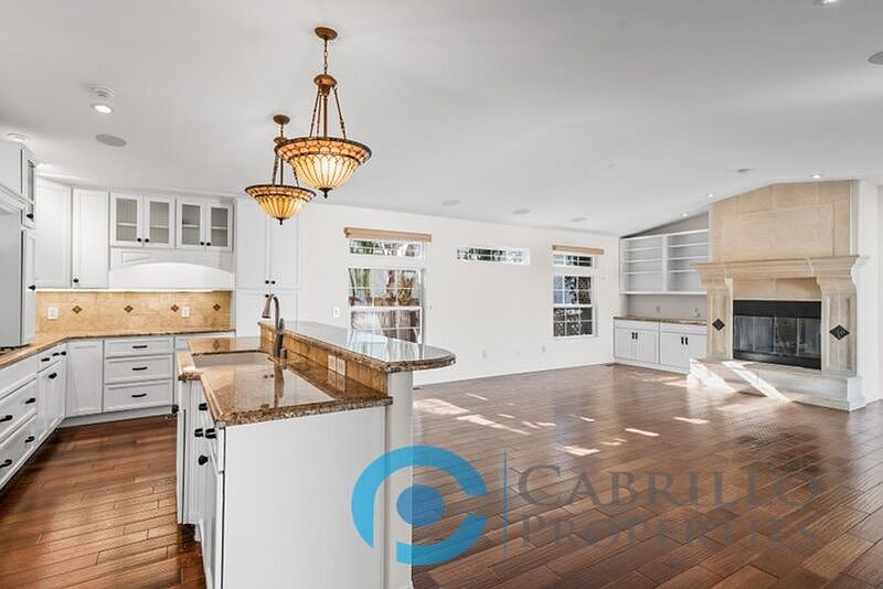 1st image of 7940 La Jolla Shores Dr
