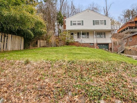 2nd image of 684 Lake Shore Dr