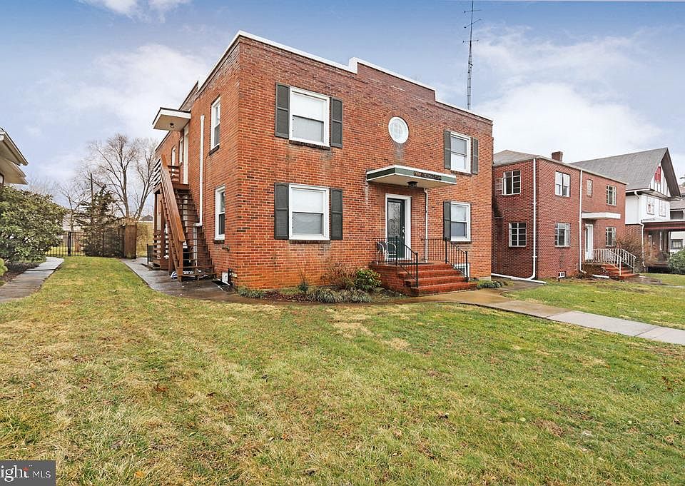 1st image of 832 Potomac Ave APT 1S