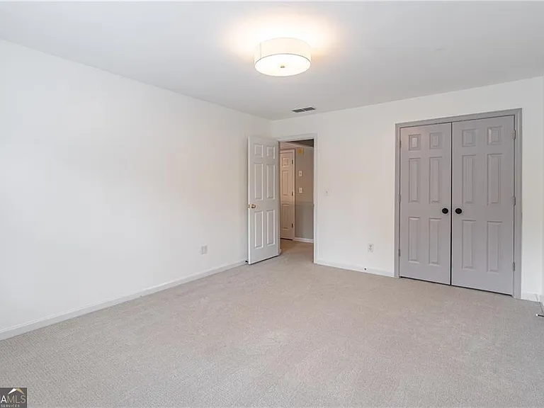 5491 Oxford Chase Way — Photo 39