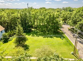 430 Raffel Rd, Woodstock, IL 60098