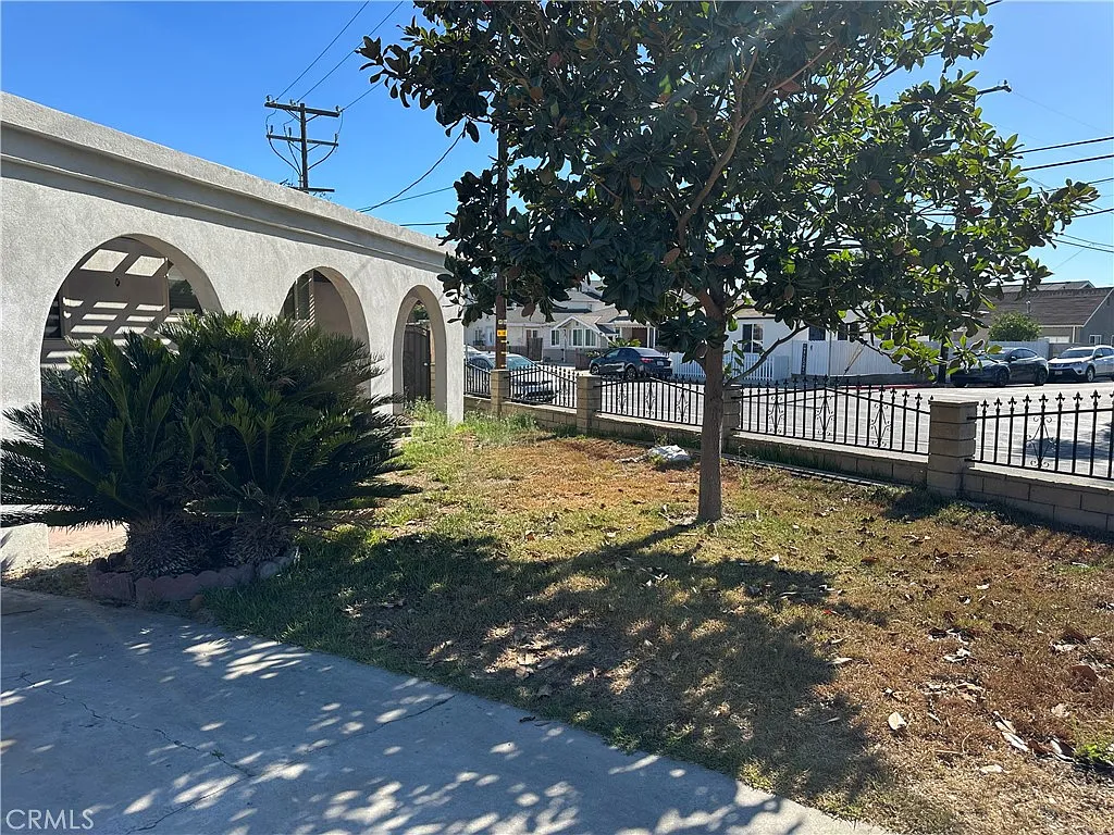 3 bed, 2.5 bath, 1592 sqft, $4,200 — Photo 4