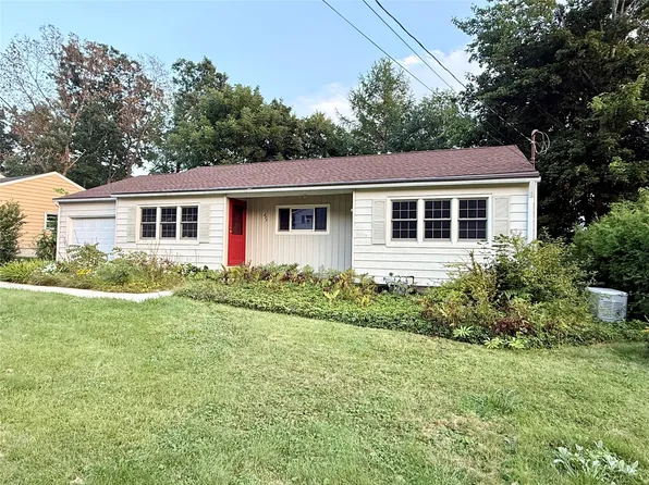 211 Ridgefield Rd, Endicott, NY 13760