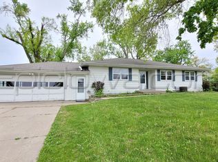 827 Suburban St NE, Cedar Rapids, IA 52402