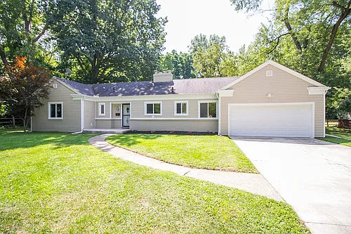 1809 Sandringham Dr photo 1