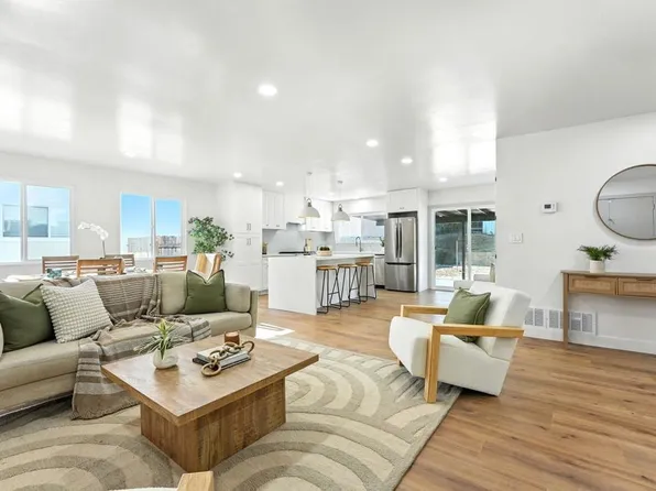 9058 Inverness Rd, Santee, CA 92071