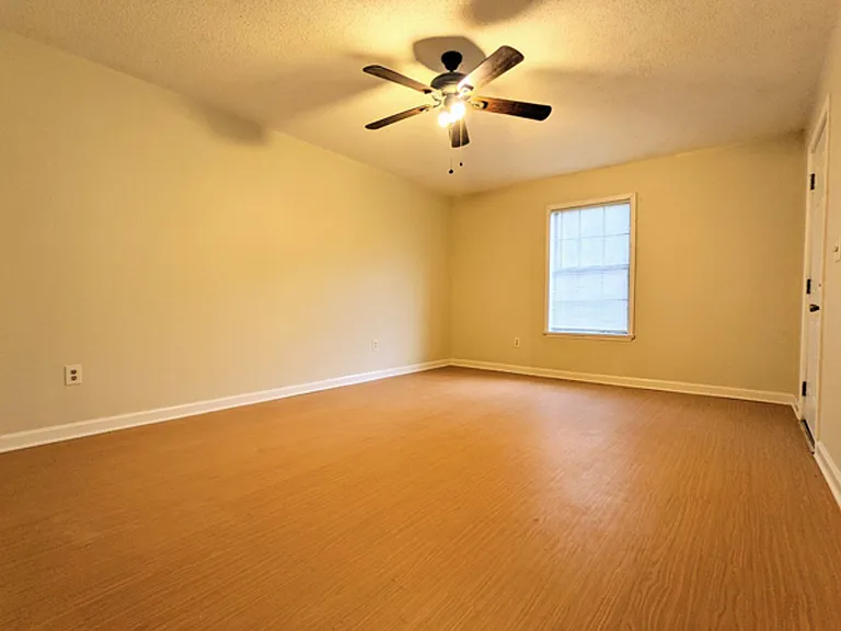 1860 Skyline Dr — Photo 13