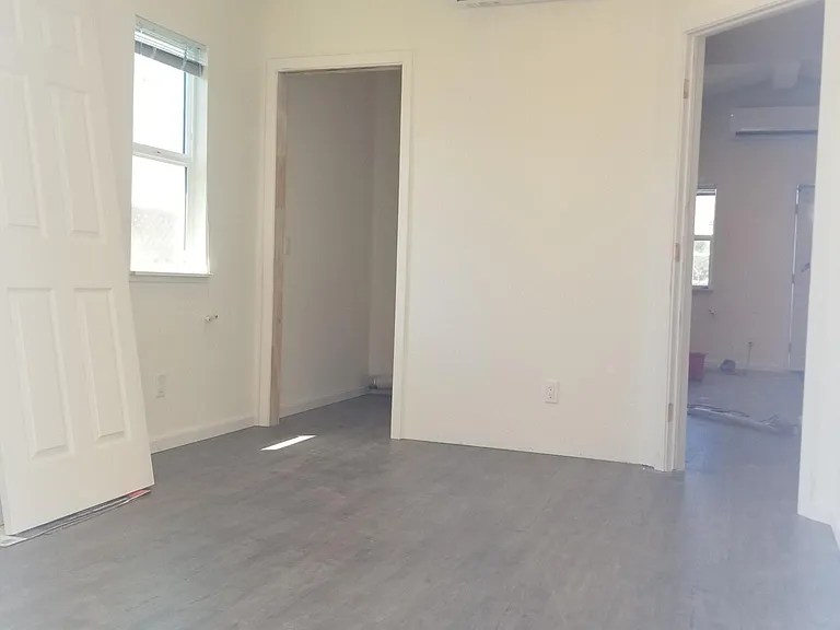 406 S Laurel St — Photo 24